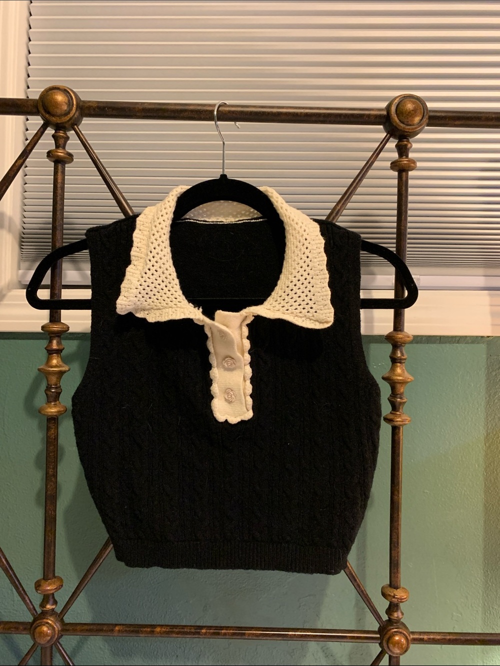 Cider Black Sleeveless Knit V-Neck Sweater Vest with Cream Crocheted Collar